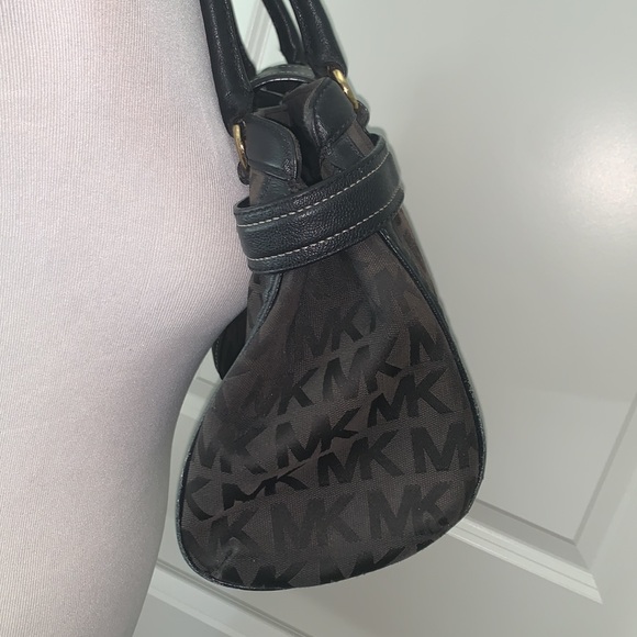 MICHAEL KORS GORGEOUS BLACK CANVAS LEATHER TRIM SATCHEL SHOULDER BAG - Picture 4 of 13